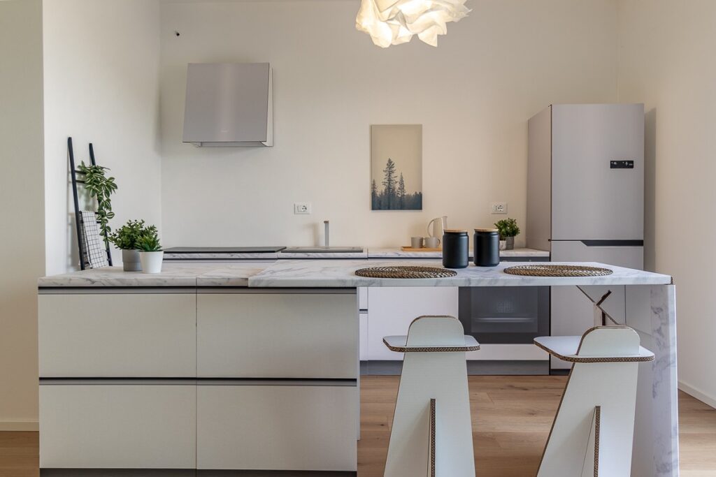 Kompletní home staging obytného prostoru s lepenkovým nábytkem